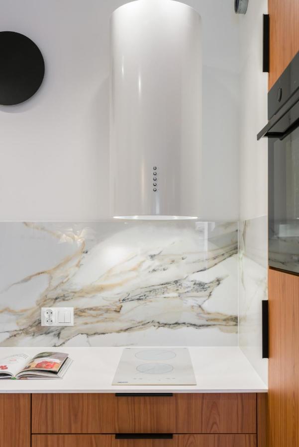 Wilczak Apartment With Free Garage Poznan By Noclegi Renters Bagian luar foto