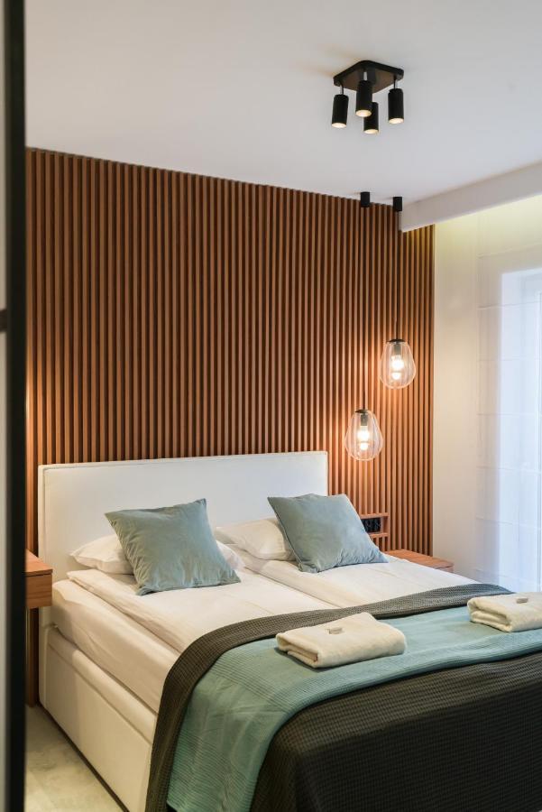 Wilczak Apartment With Free Garage Poznan By Noclegi Renters Bagian luar foto