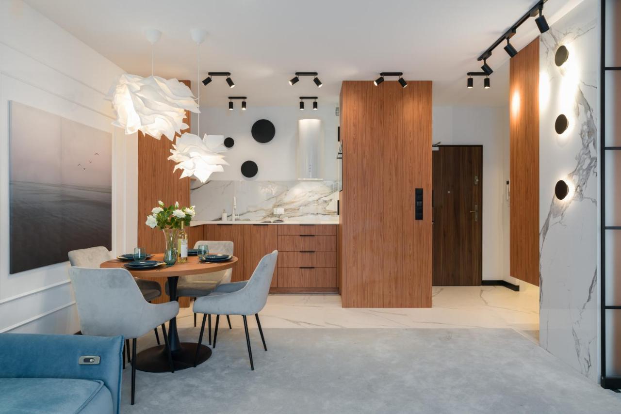 Wilczak Apartment With Free Garage Poznan By Noclegi Renters Bagian luar foto