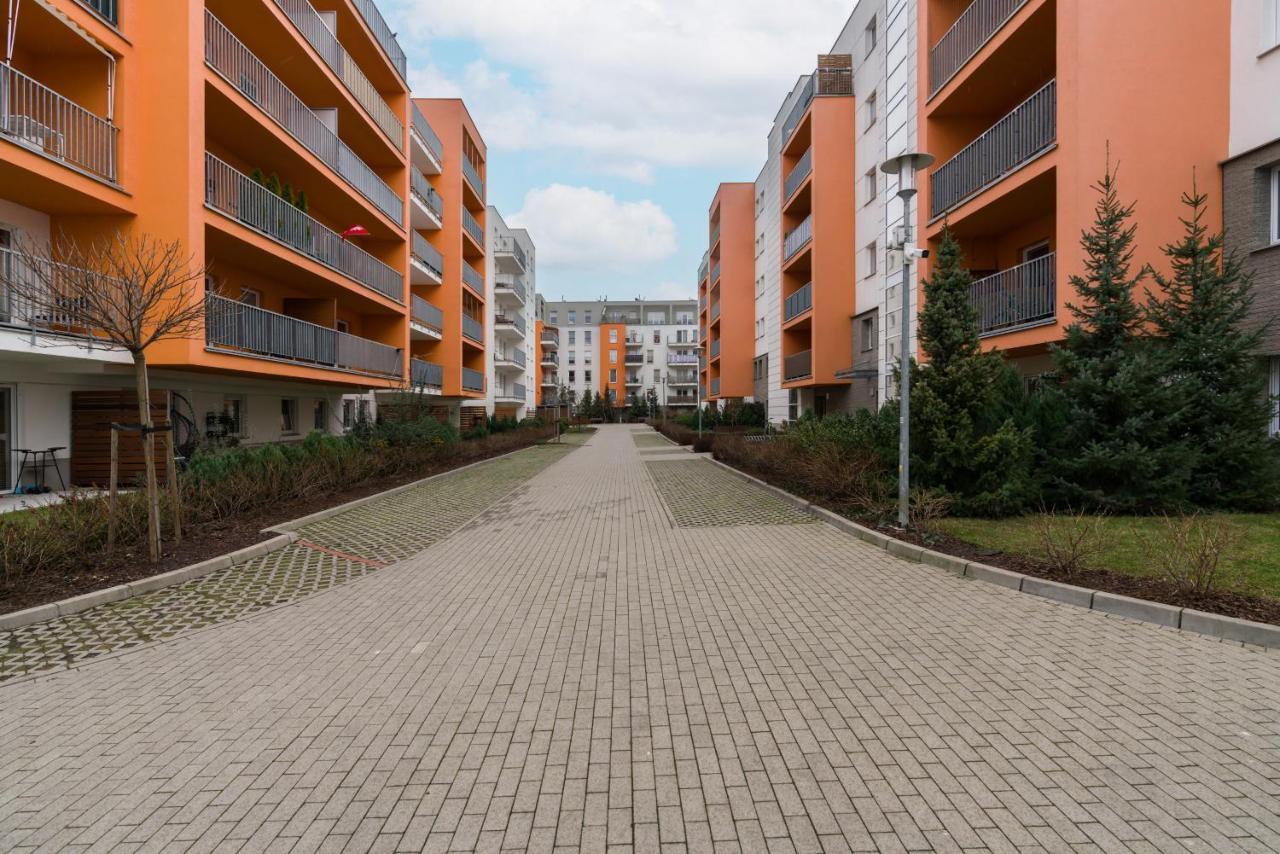 Wilczak Apartment With Free Garage Poznan By Noclegi Renters Bagian luar foto