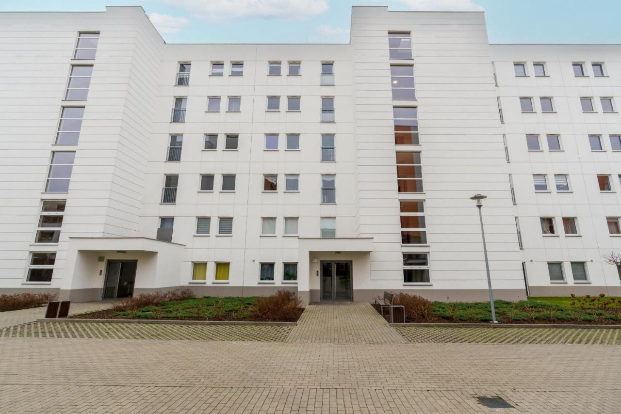 Wilczak Apartment With Free Garage Poznan By Noclegi Renters Bagian luar foto